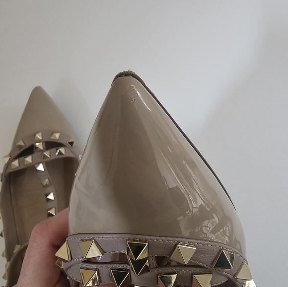 Valentino Garavani EU37 Rockstud Flats / Nude Patent Leather / Great Condition